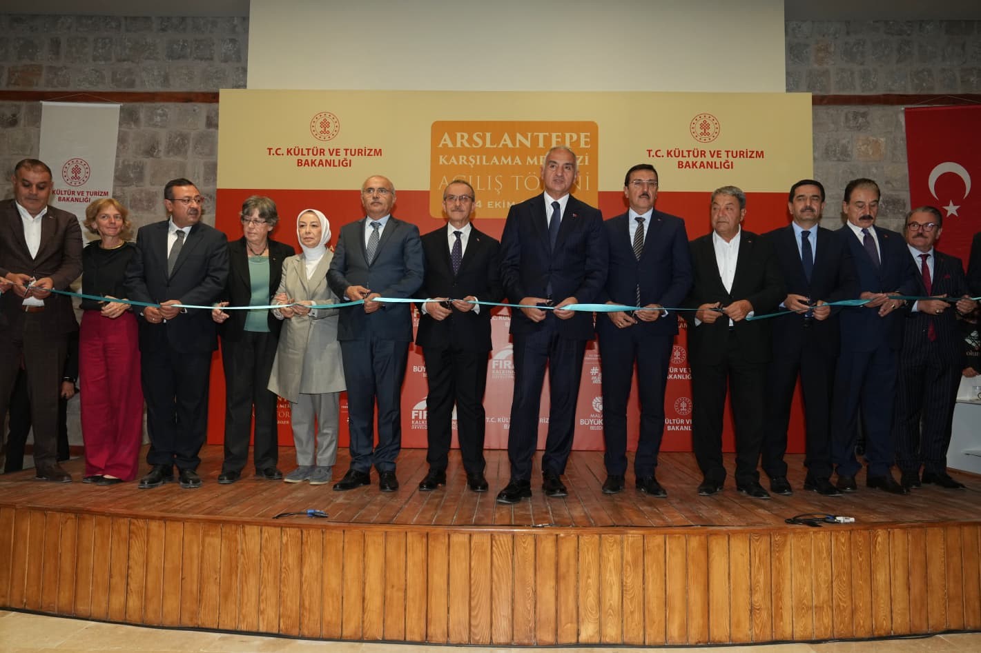 Bakan Ersoy: "Arslantepe, insanlık tarihinde devletleşme sürecine ışık tutan eşsiz bir merkezdir"