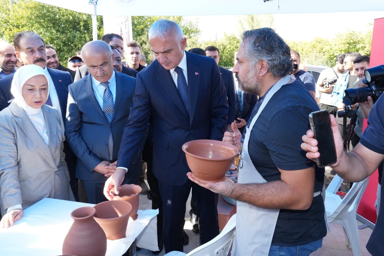 Bakan Ersoy: "Arslantepe, insanlık tarihinde devletleşme s&uuml;recine ışık tutan eşsiz bir merkezdir"
