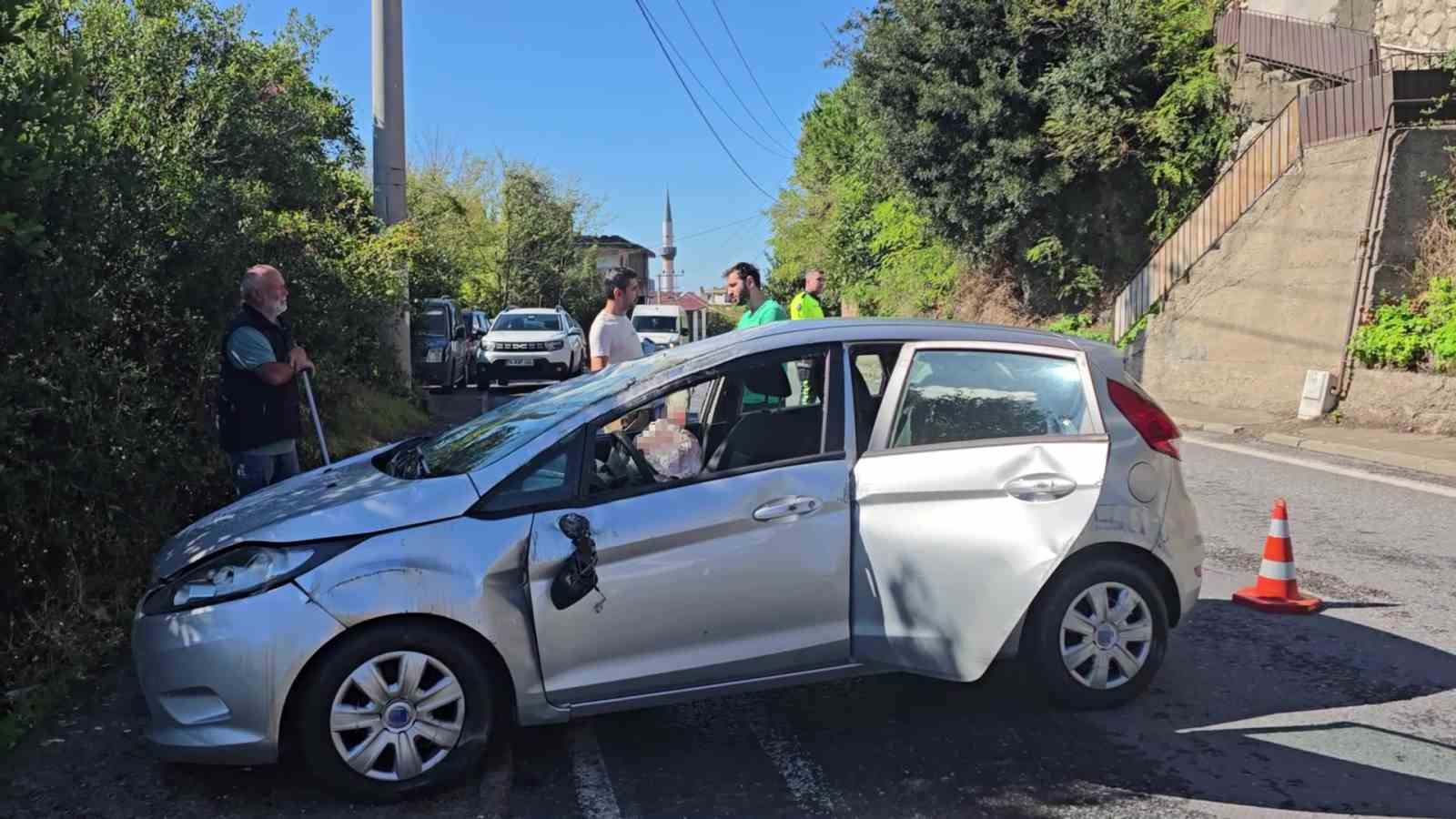 Kontrolden çıkan otomobil takla attı; anne ve çocuğu yaralandı