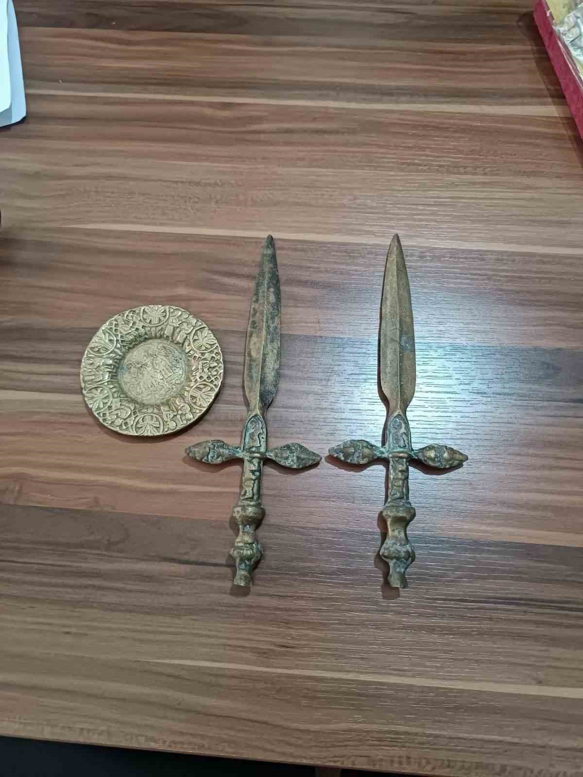 Bolu&rsquo;da ka&ccedil;ak altın tozu ve tarihi eser yakalandı: 1 g&ouml;zaltı
