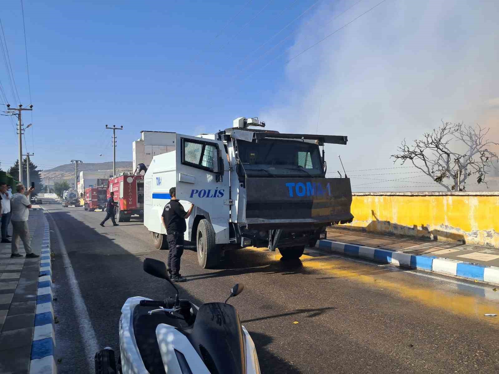 Kilis OSB’de kauçuk fabrikasında çıkan yangın kontrol altına alındı