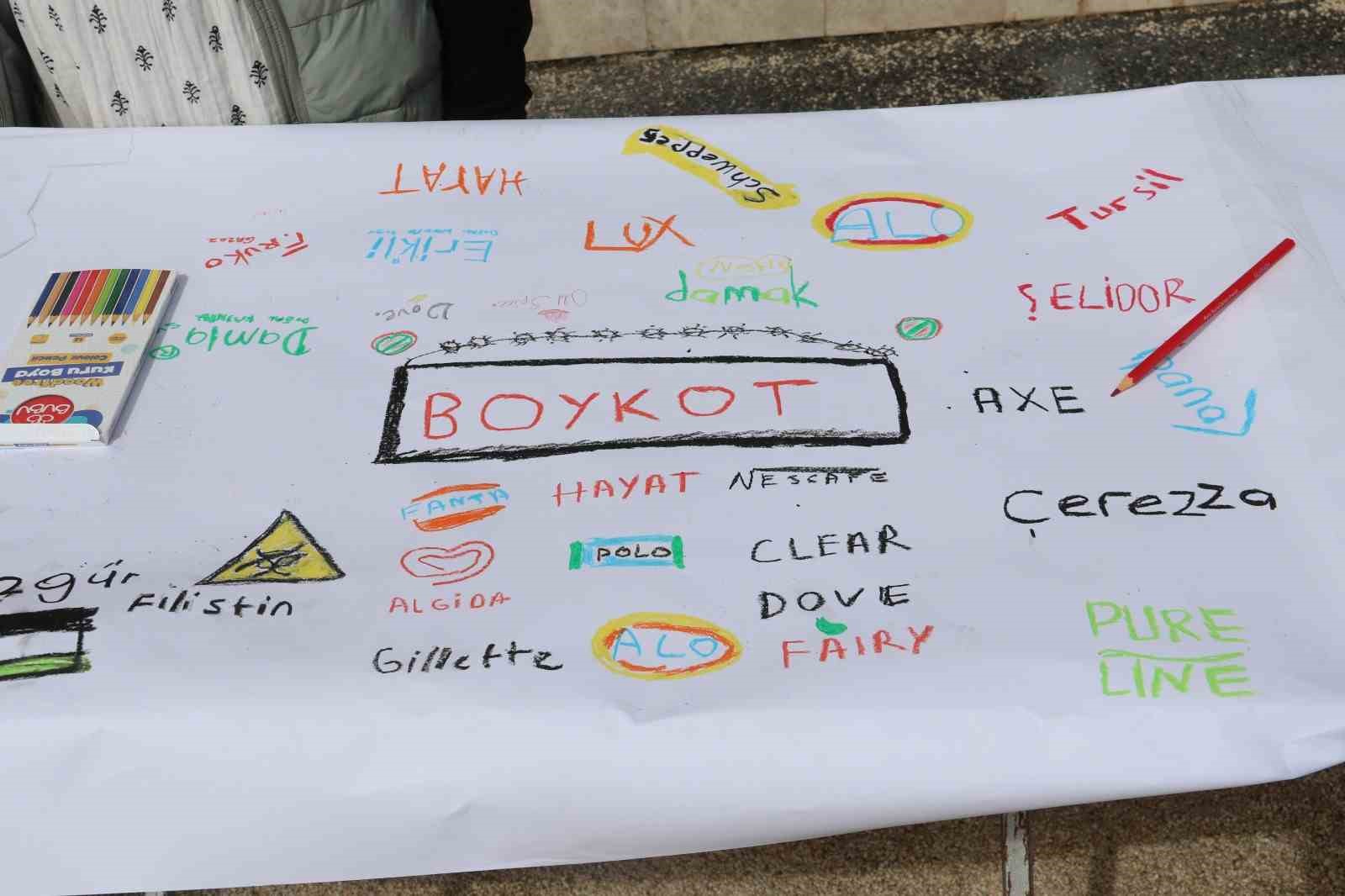 Fethiye’de çocuklar Filistinli akranları için resim çizdi