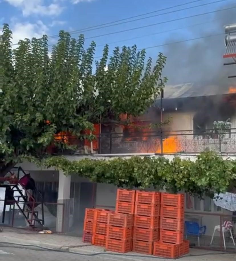 Manisa&rsquo;da ev yangını
