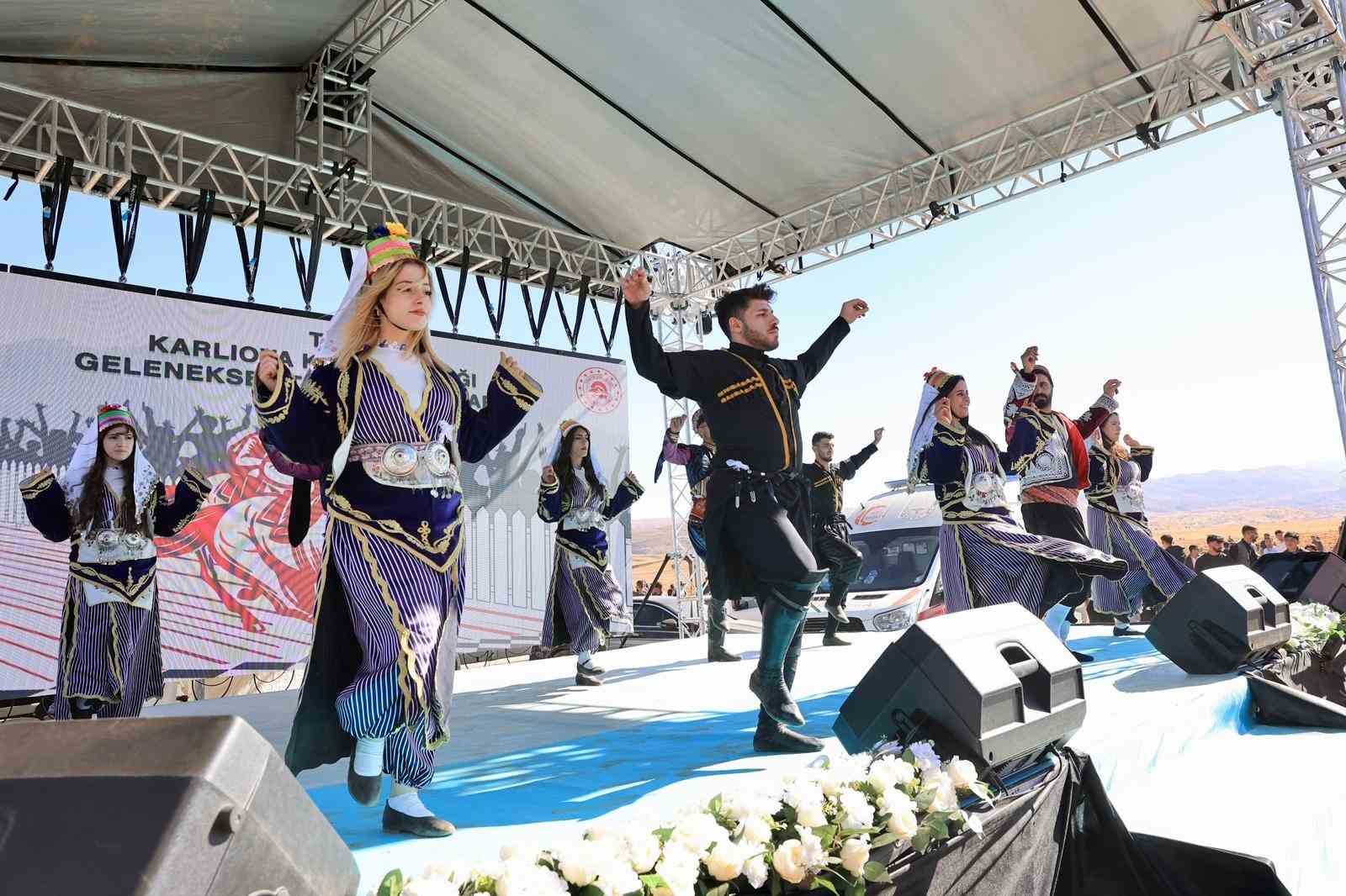 Bingöl’de at yarışları renkli görüntüler oluşturdu