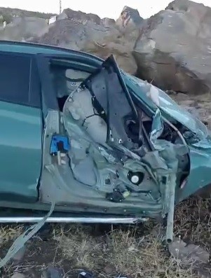 Ara&ccedil; takla attı, o anlar kamerada: 1 yaralı
