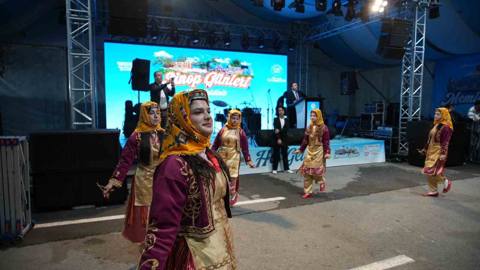 Arnavutk&ouml;y&rsquo;de Sinop r&uuml;zgarı esti
