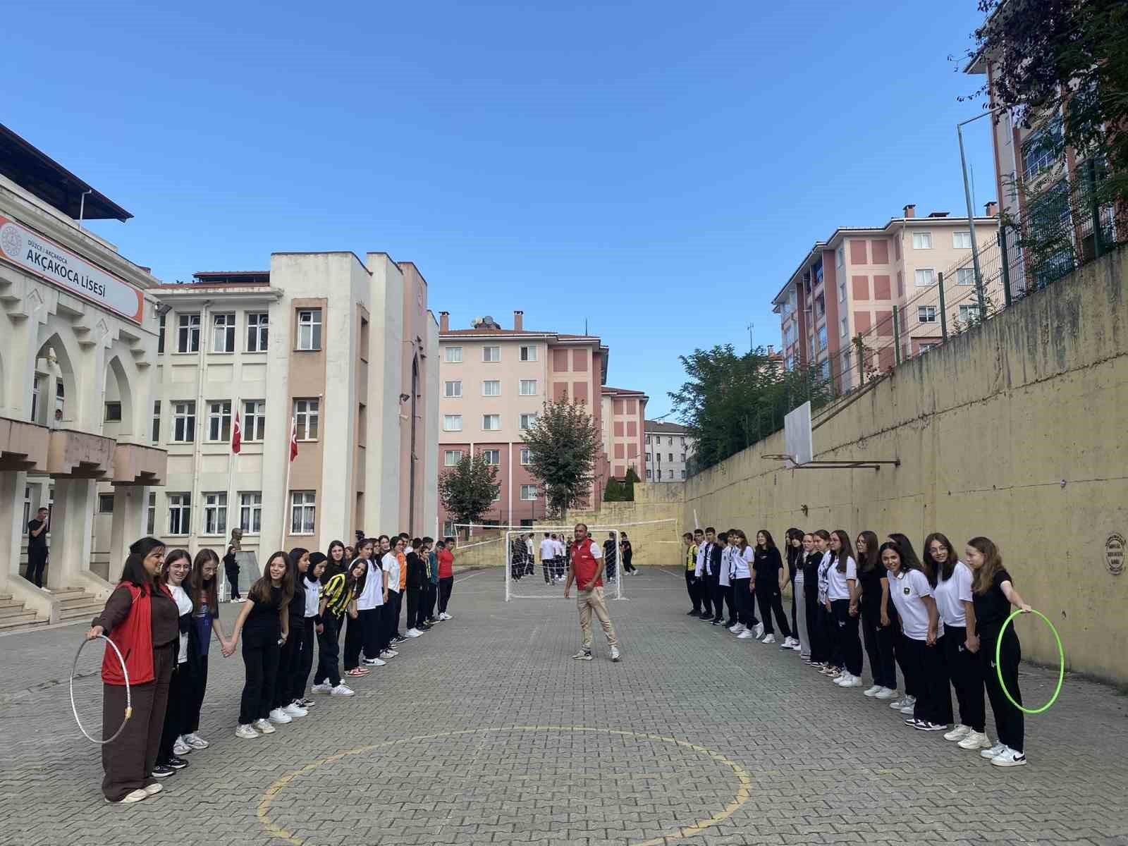 Liselilere spor oyunları ile tanıtım sürüyor
