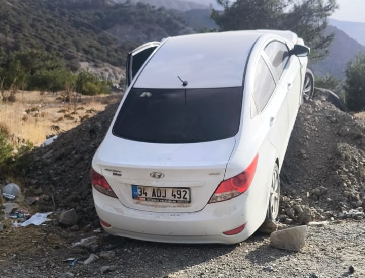 Malatya’da kontrolden çıkan araç toprak yığınına çarptı: 1 yaralı