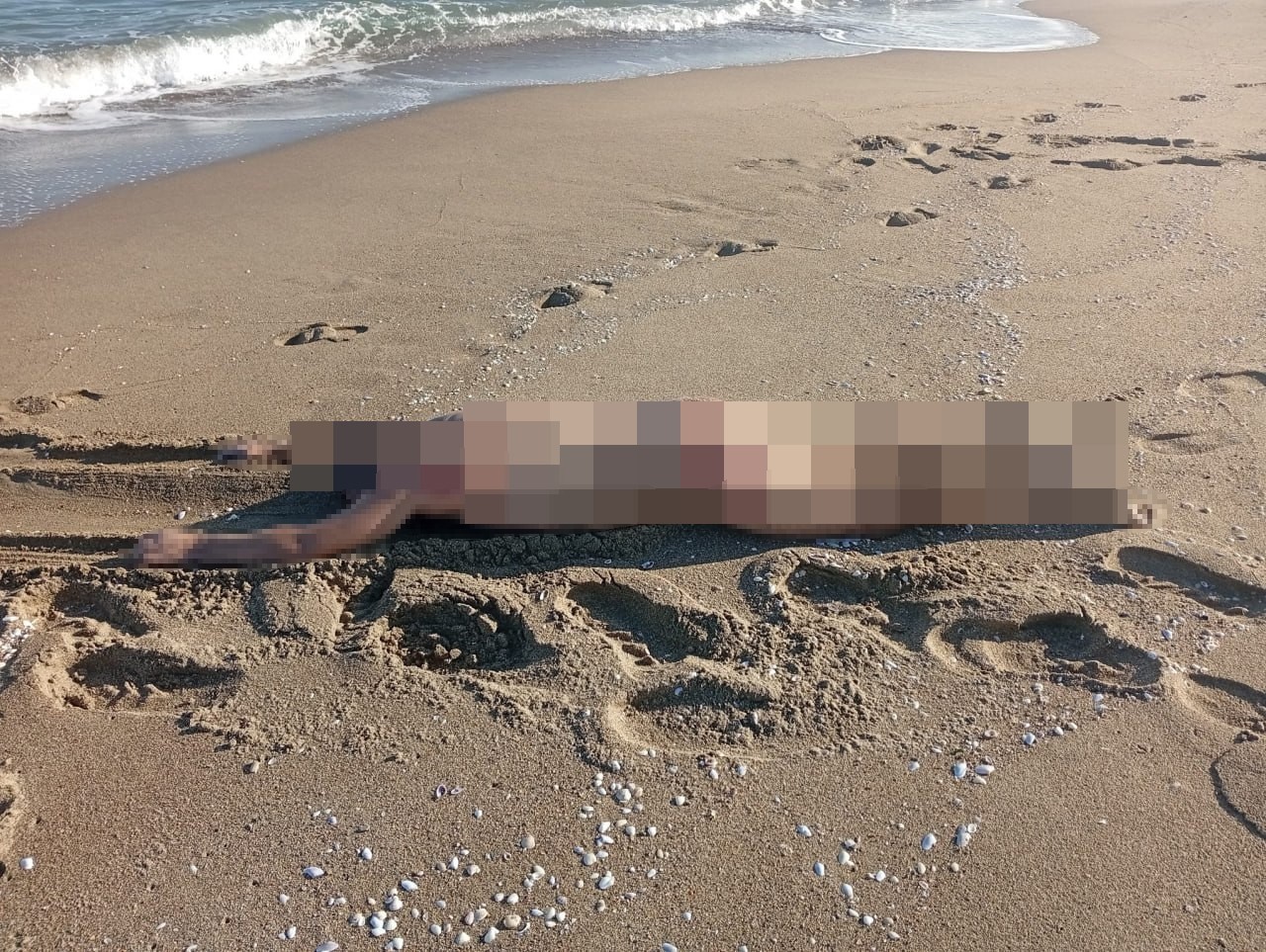 Sakarya’da sahilde çıplak erkek cesedi bulundu
