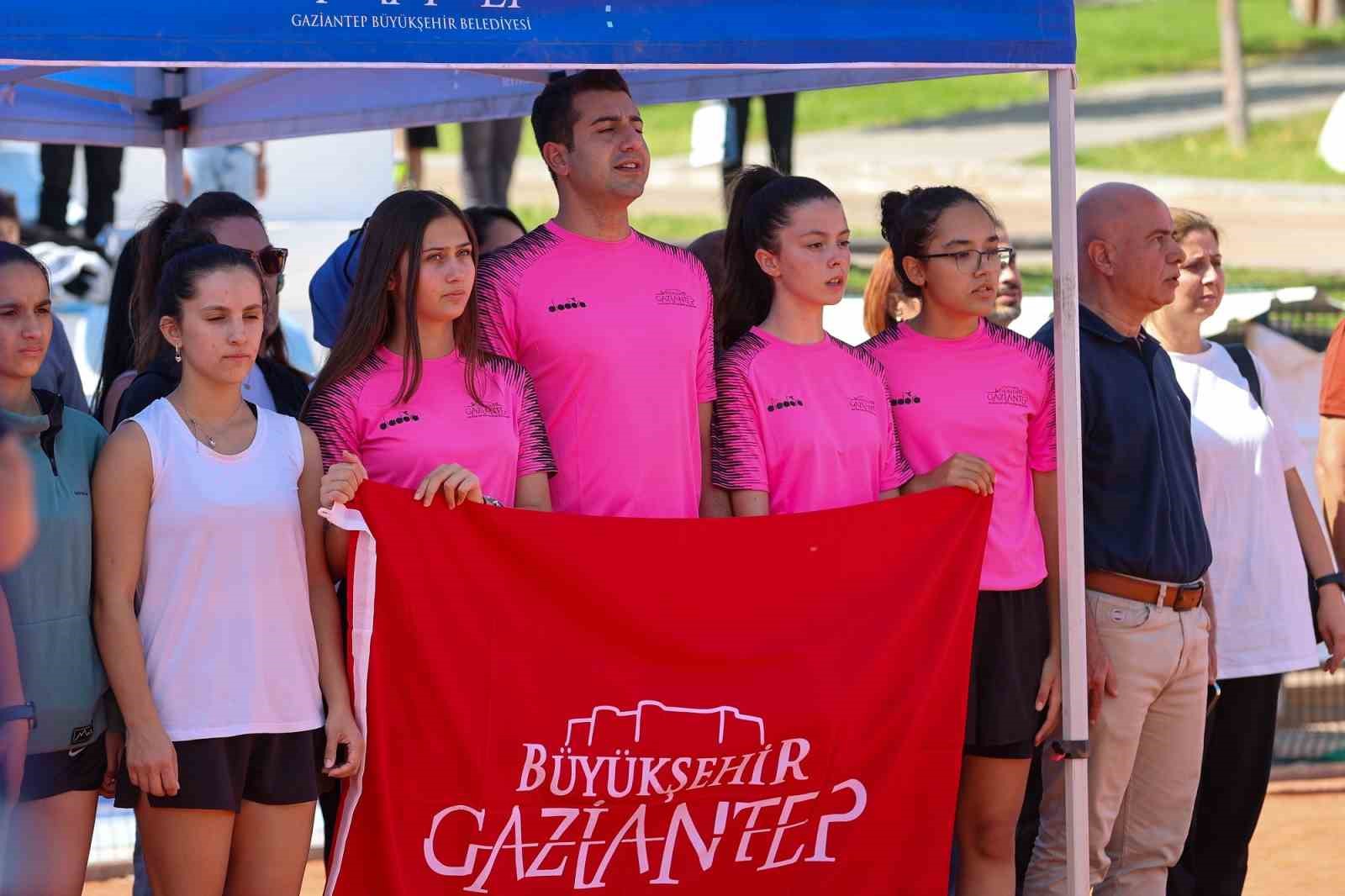 Gaziantep’te Tenis Şampiyonasında ödül töreni heyecanı