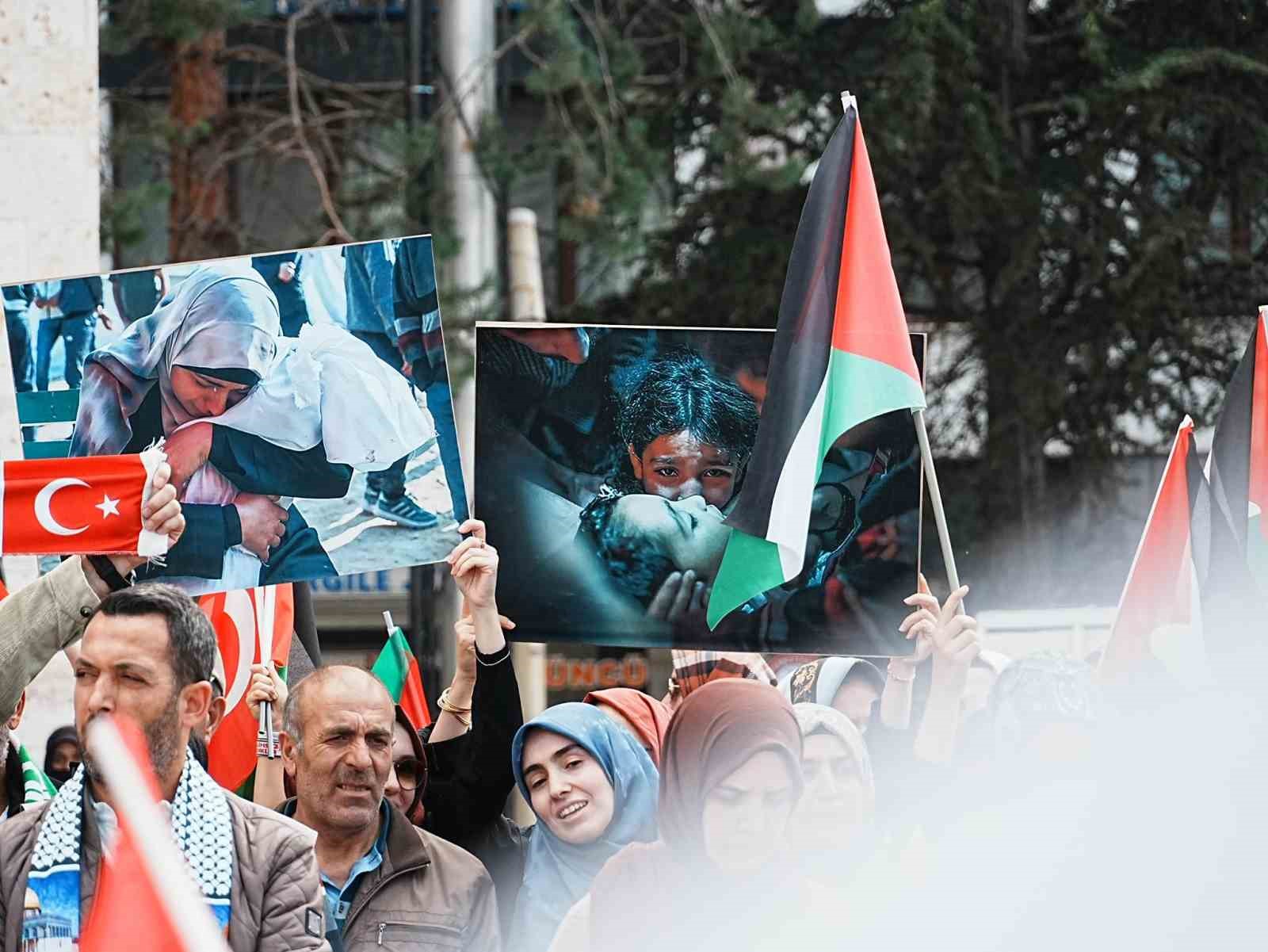 Düzce’de yüzlerce kişi Filistin’e destek için buluştu
