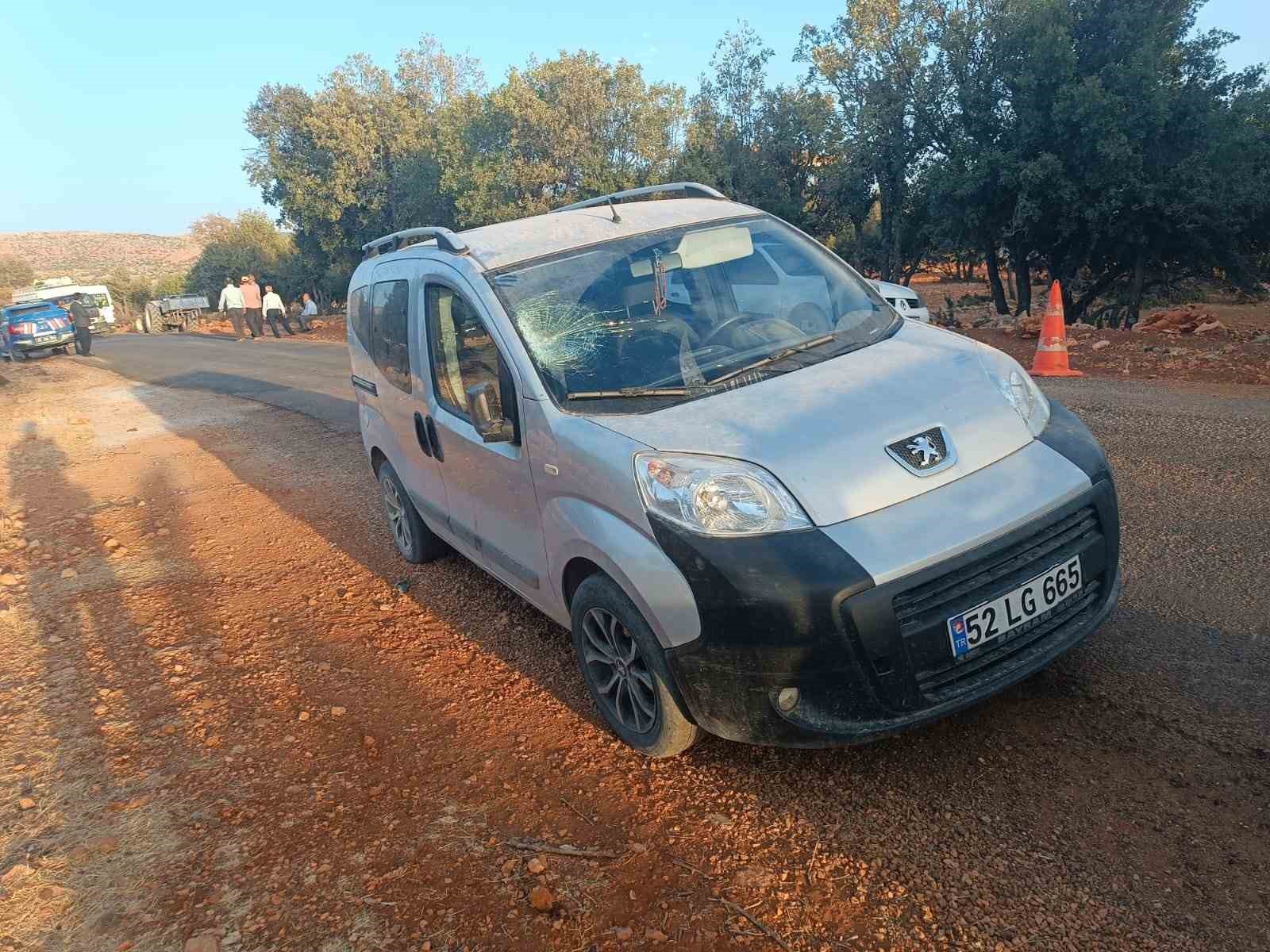 Hafif ticari aracın çarptığı yaya yaralandı