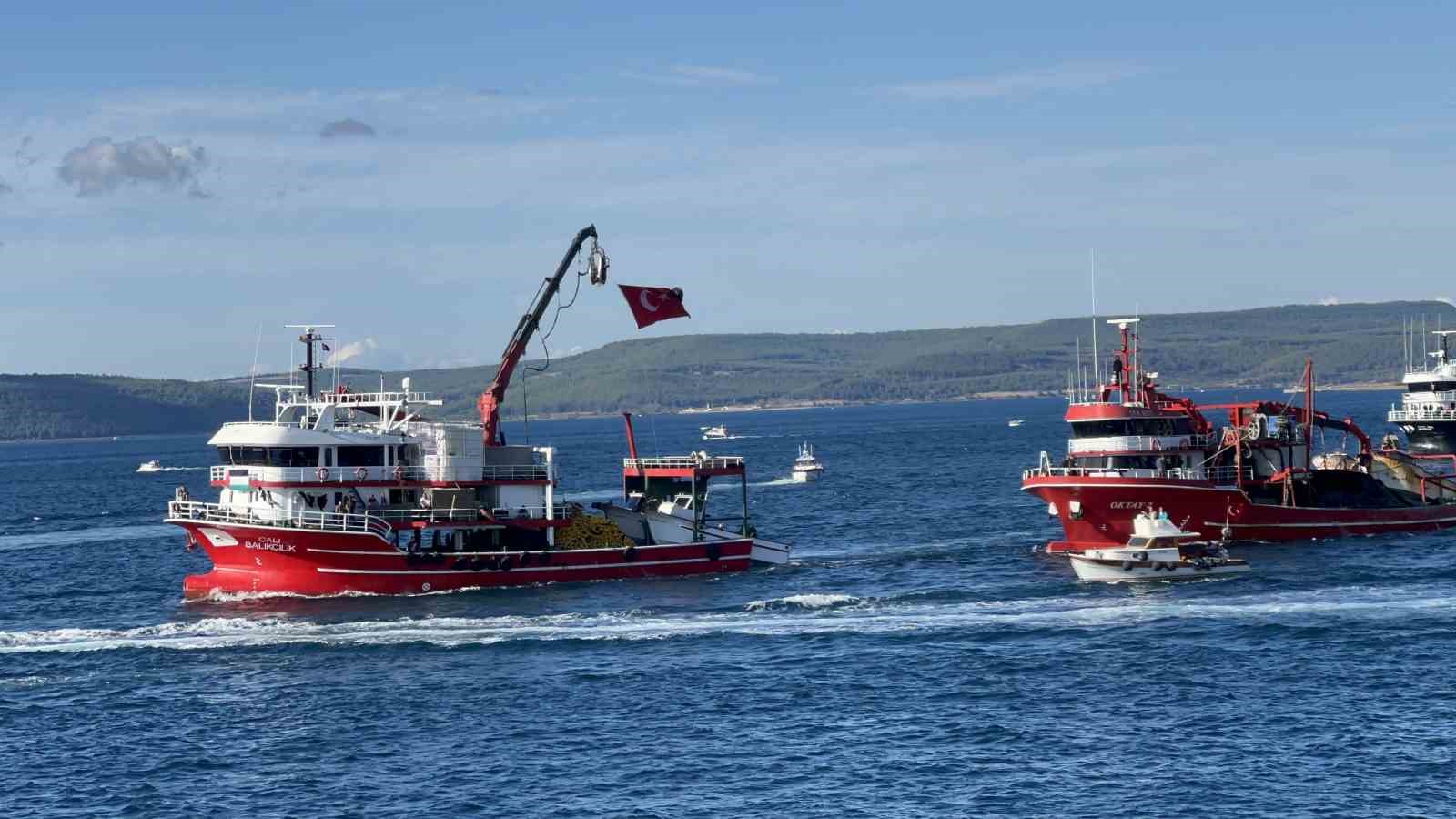 Çanakkale Boğazı&rsquo;nda Sumud Filosu&rsquo;na destek turu