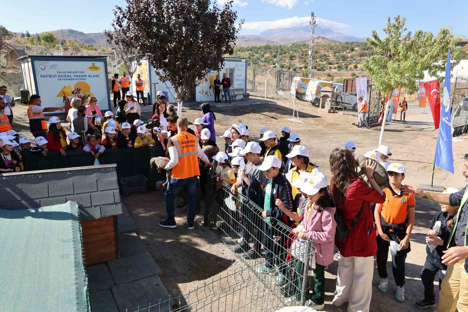 Talas&rsquo;ta D&uuml;nya Hayvanları Koruma G&uuml;n&uuml; renkli etkinliklerle kutlandı
