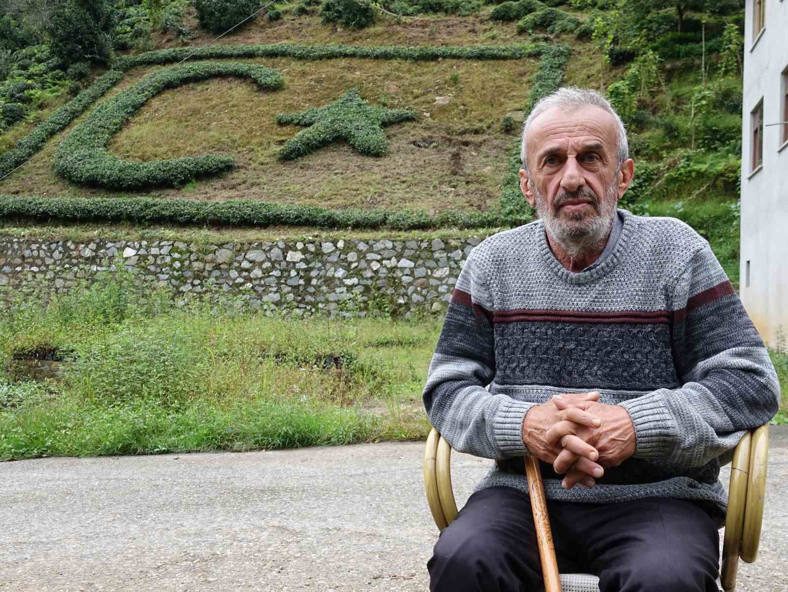 Türk bayrağını çay bitkisiyle ince ince bahçesine işledi