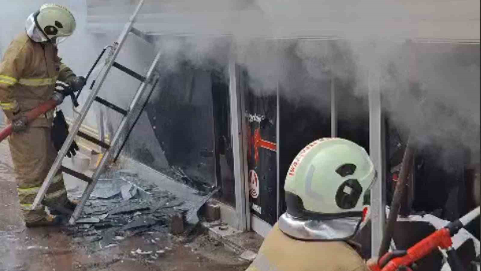 Kırıkkale&rsquo;de telefon mağazasında korkutan yangın
