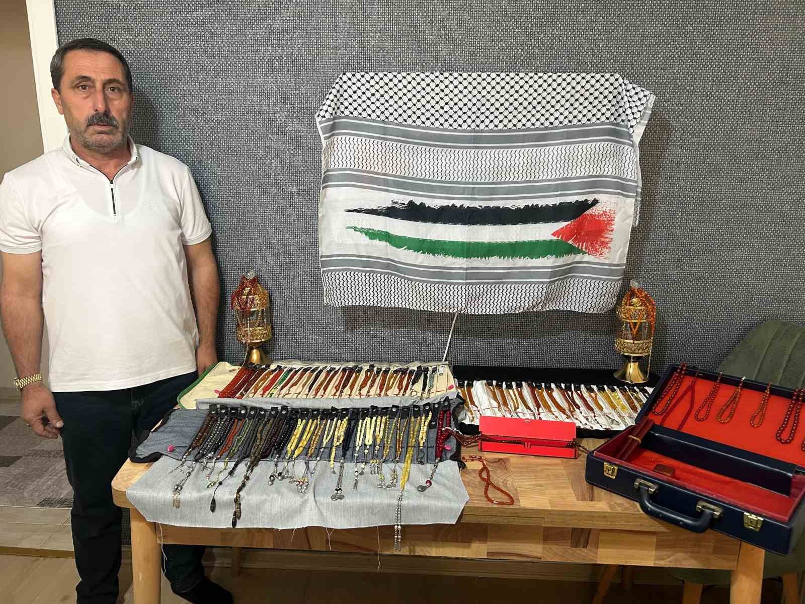 35 yıllık tespih koleksiyonunu Gazze için satışa çıkardı