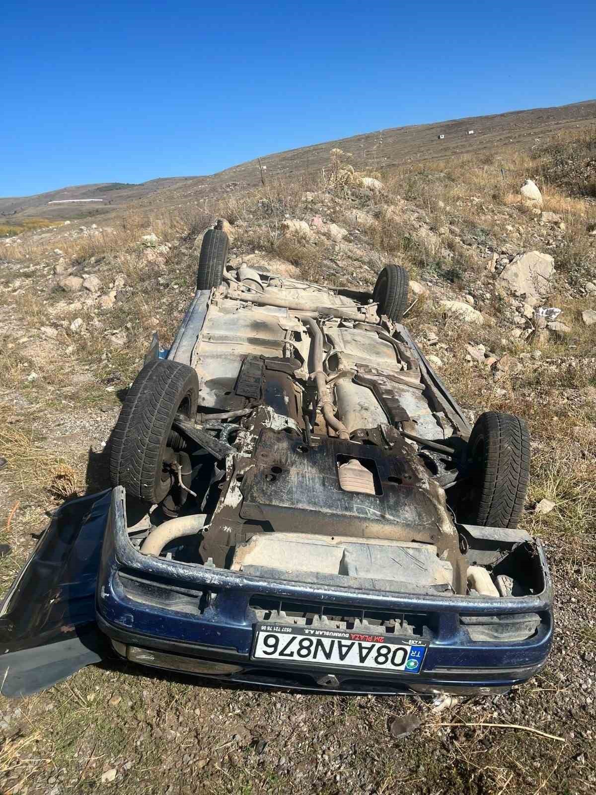 Ardahan’da devrilen otomobildeki 4 kişi yaralandı