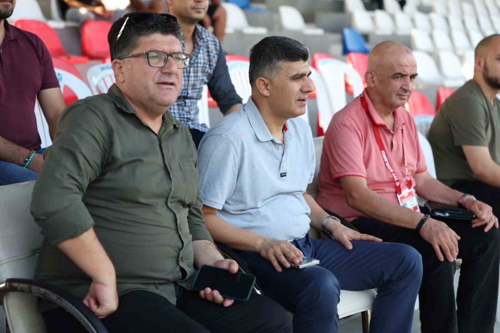 Akdeniz Belediye Spor, sezona galibiyetle balad
