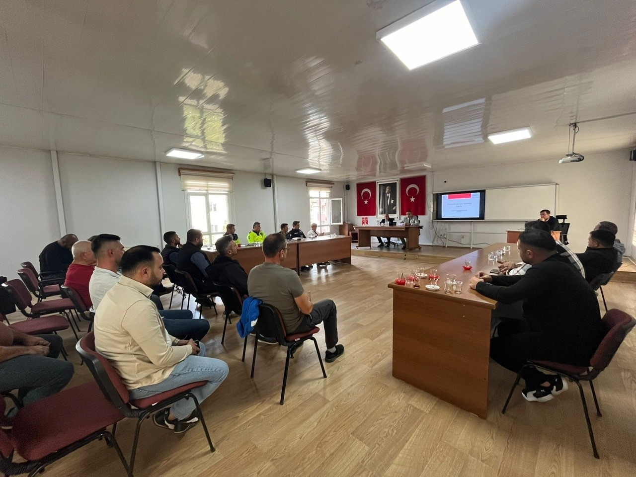 Sarıg&ouml;l&rsquo;de okul servislerine y&ouml;nelik toplantı
