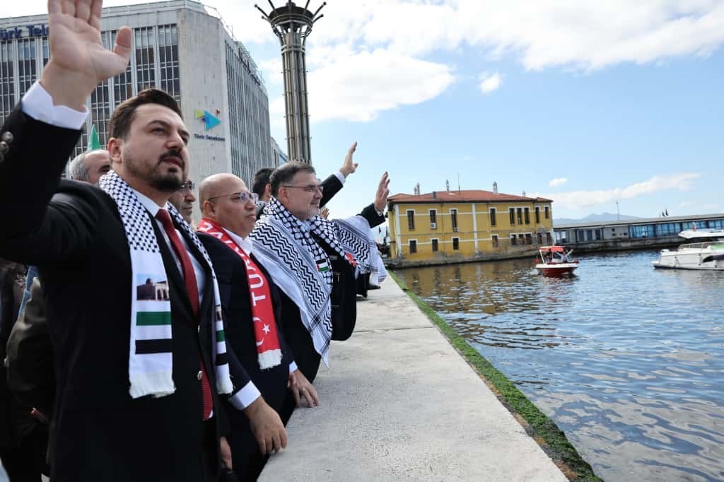 İzmir&rsquo;de &rsquo;Kararlıyız, Sumud&rsquo;un Yanındayız&rsquo; etkinliği d&uuml;zenlendi
