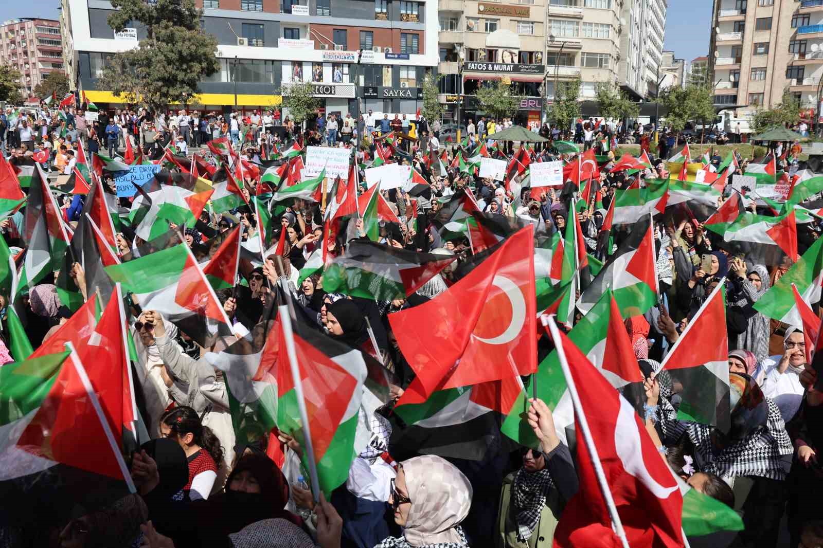 Elazığ&rsquo;da &lsquo;Sumud Filosu&rsquo; i&ccedil;in y&uuml;r&uuml;y&uuml;ş yapıldı
