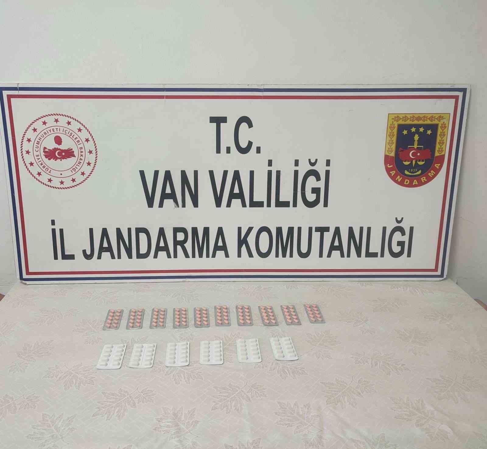 Van’da İran uyruklu şahsın üzerinden 160 adet uyuşturucu hap ele geçirildi