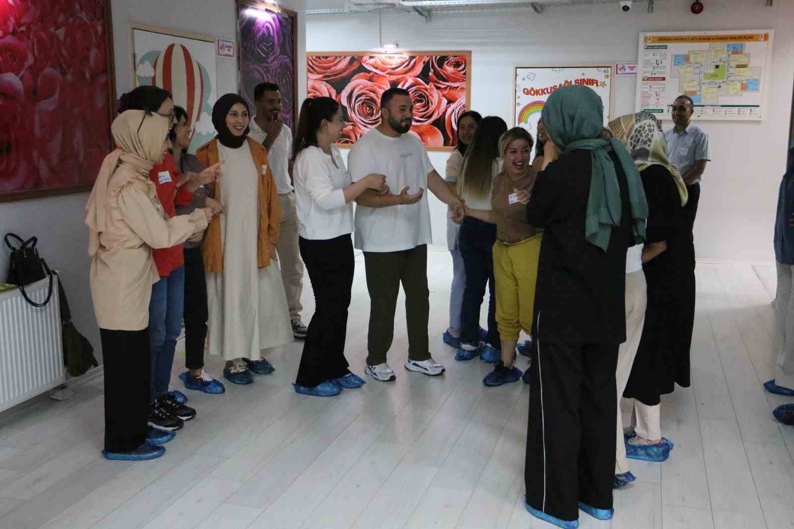 Diyarbakır&rsquo;da &ouml;ğretmenlerin mesleki gelişimine katkı sağlayan eğitimler devam ediyor
