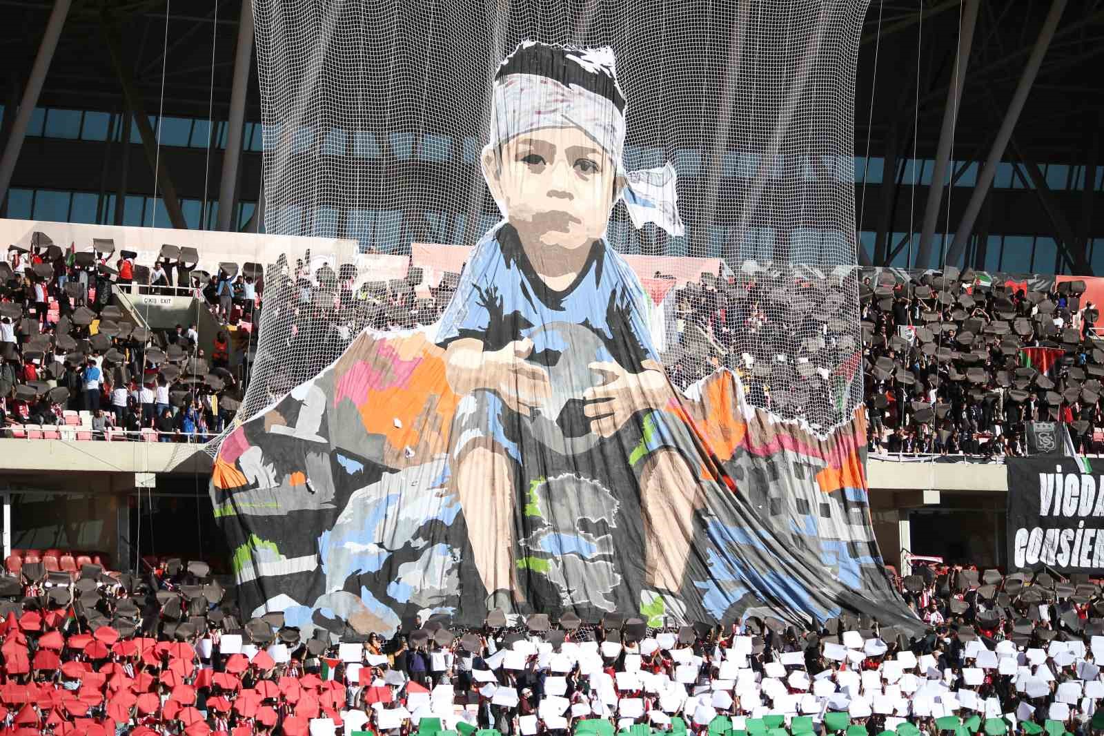 Sivasspor taraftarlarından Gazze koreografisi