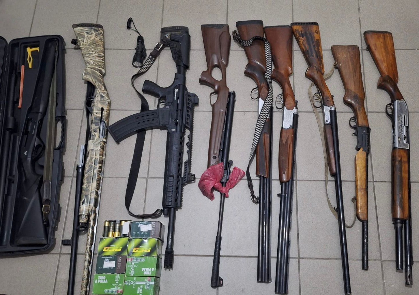 Projektörle tavşan avına jandarmadan operasyon