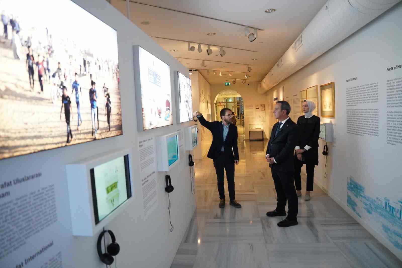 Beyoğlu&rsquo;nda "Kuşbakışı Filistin" Sergisi&rsquo;ne &ouml;zel tur d&uuml;zenlendi
