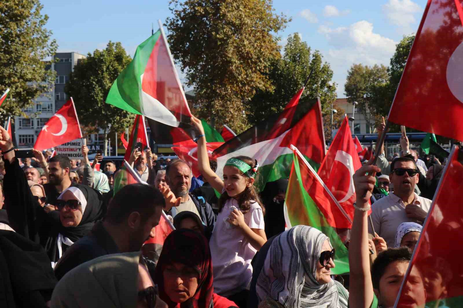 Binler, Filistin için tek ses oldu: Sakarya’dan dünyaya "Gazze’ye özgürlük" mesajı verdiler