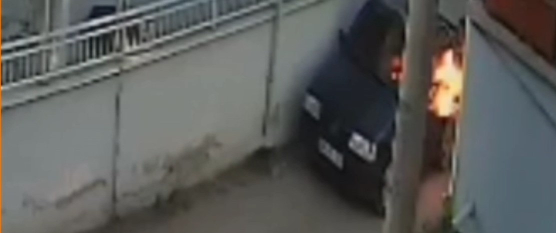 Tartıştığı kişinin otomobilini ateşi veren şahıs gözaltına alındı