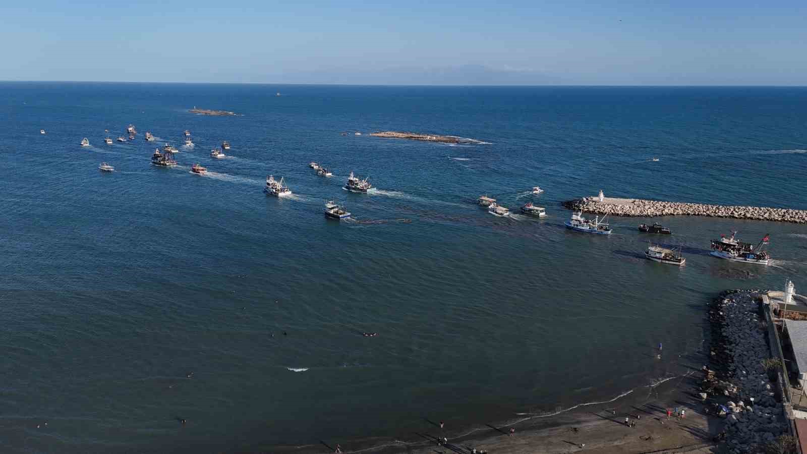 Adana’da tekneler Küresel Sumud Filosu’na destek için Akdeniz’e açıldı