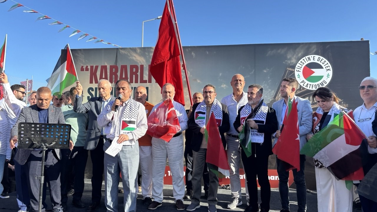 Adana’da tekneler Küresel Sumud Filosu’na destek için Akdeniz’e açıldı