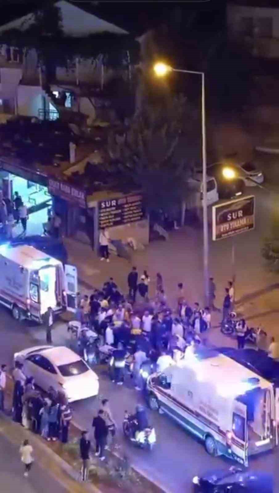 Diyarbakır’da yolun karşısına geçen kadına motosiklet çarptı: 1’i ağır 3 yaralı