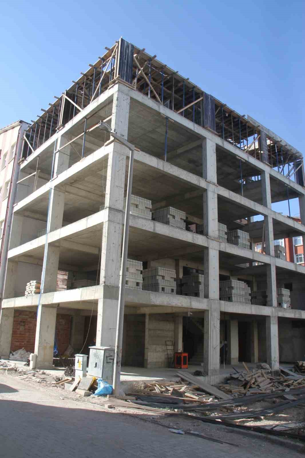 Konya&rsquo;da inşaattan d&uuml;şen iş&ccedil;i yaralandı
