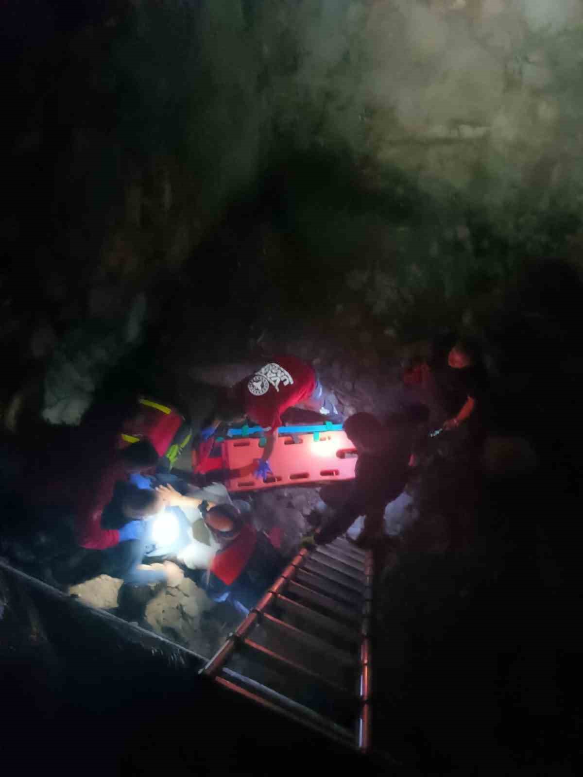 Van Kalesi’nden düşen Alman turist yaralandı