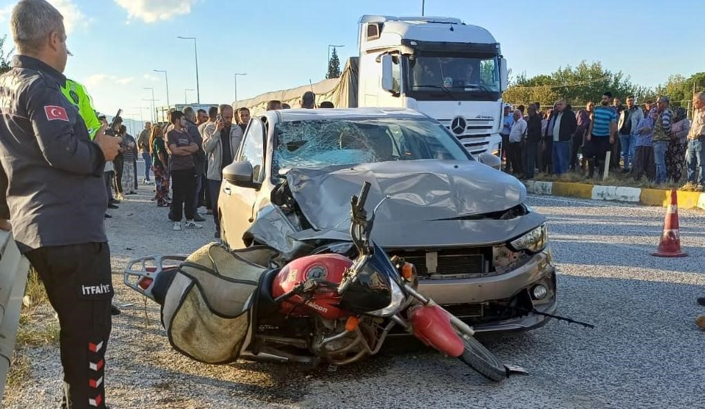 Manisa’da otomomil motosikletle çarpıştı: 1 ölü