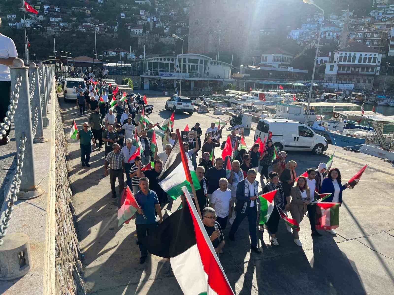 Alanya&rsquo;da Gazze&rsquo;ye destek y&uuml;r&uuml;y&uuml;ş&uuml;
