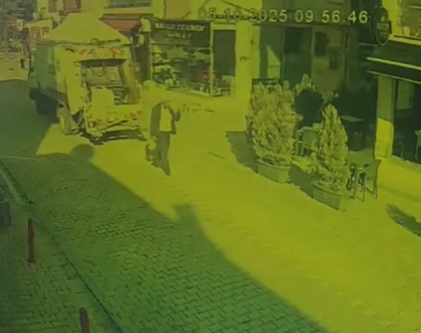 Yaşlı adamın kamyonun altında kalarak öldüğü kaza: Güvenlik kamerası görüntüleri ortaya çıktı

