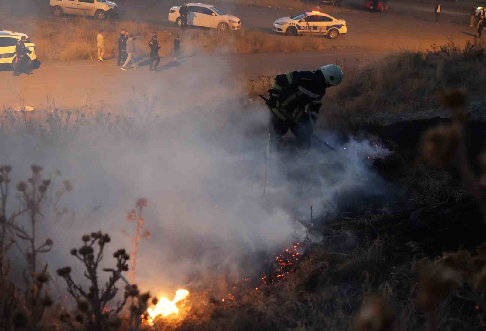 Erzurum’da havai fişek yangına neden oldu
