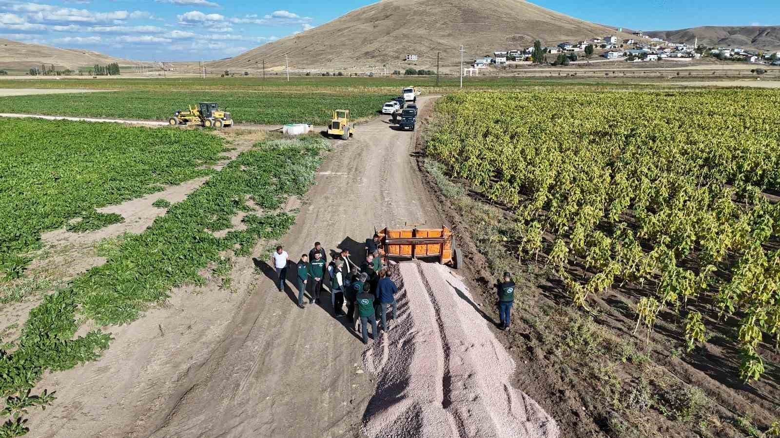Demir&ouml;z&uuml;&rsquo;nde arazi toplulaştırma &ccedil;alışmaları devam ediyor

