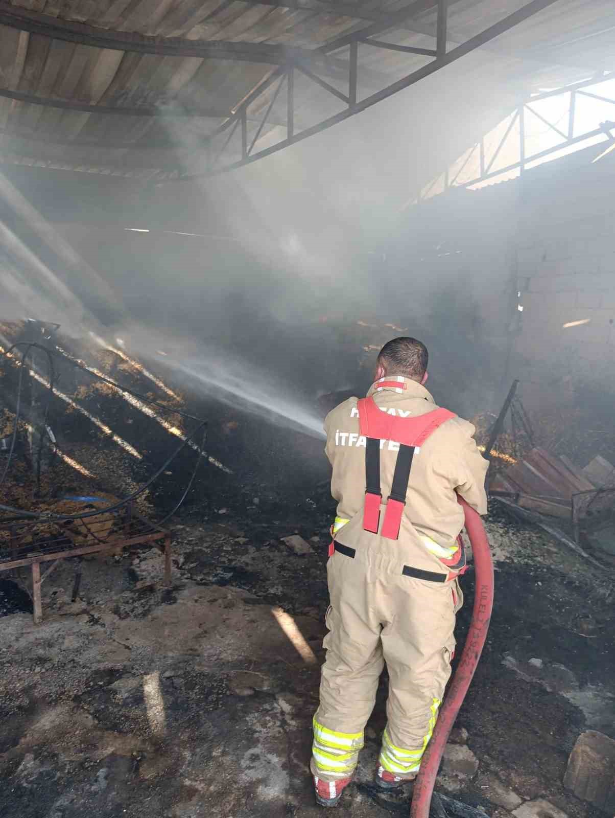 Reyhanlı&rsquo;da samanlık yangını
