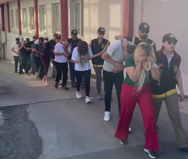Adana’da fuhuş şebekesine operasyon: 14 tutuklama