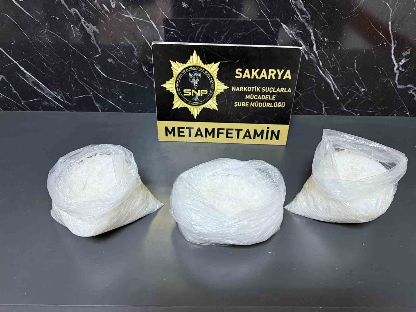 İstanbul’dan Sakarya’ya uyuşturucu sevkiyatı polise takıldı