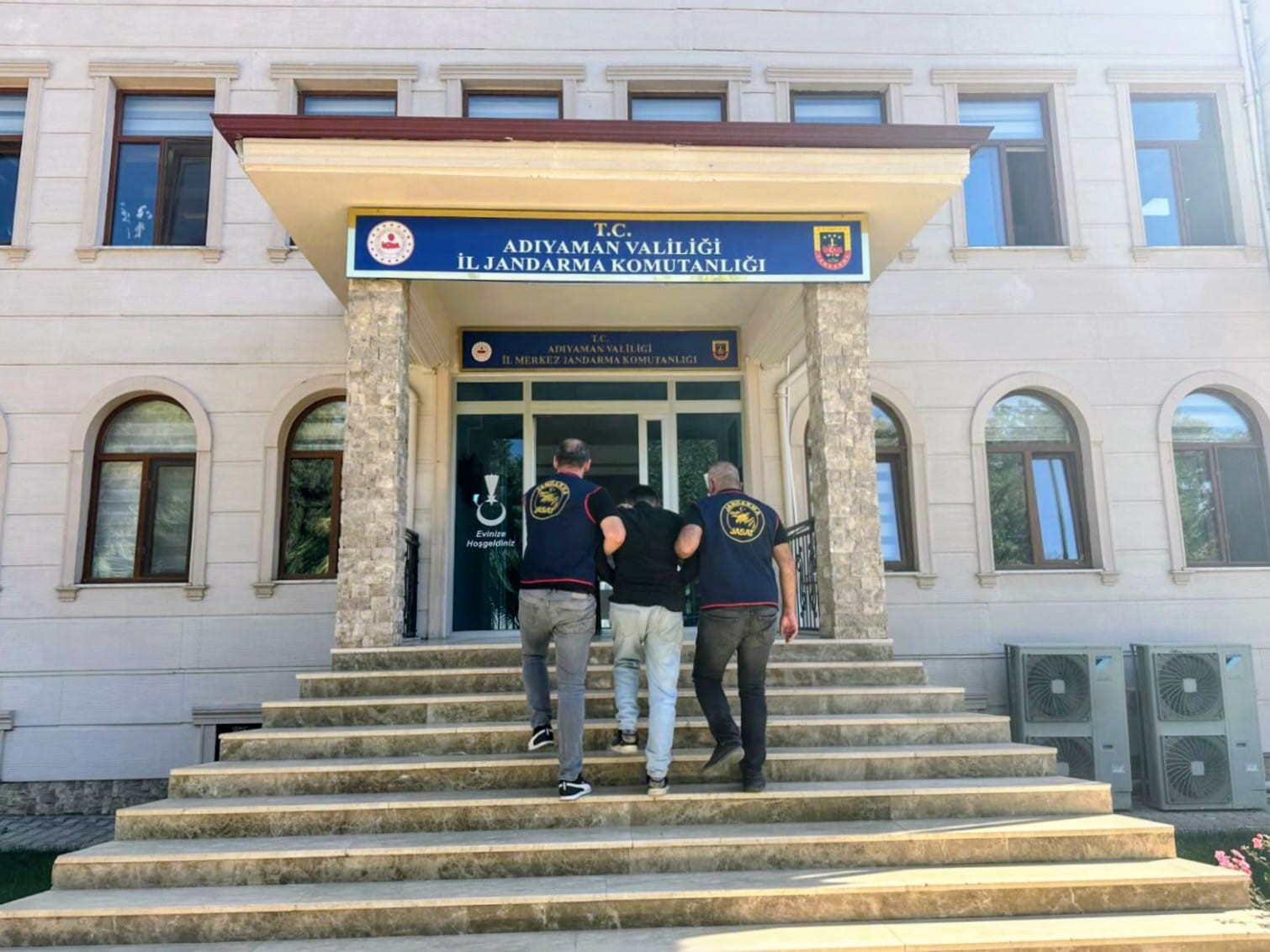 Kesinleşmiş hapis cezası bulunan 2 şahıs yakalandı