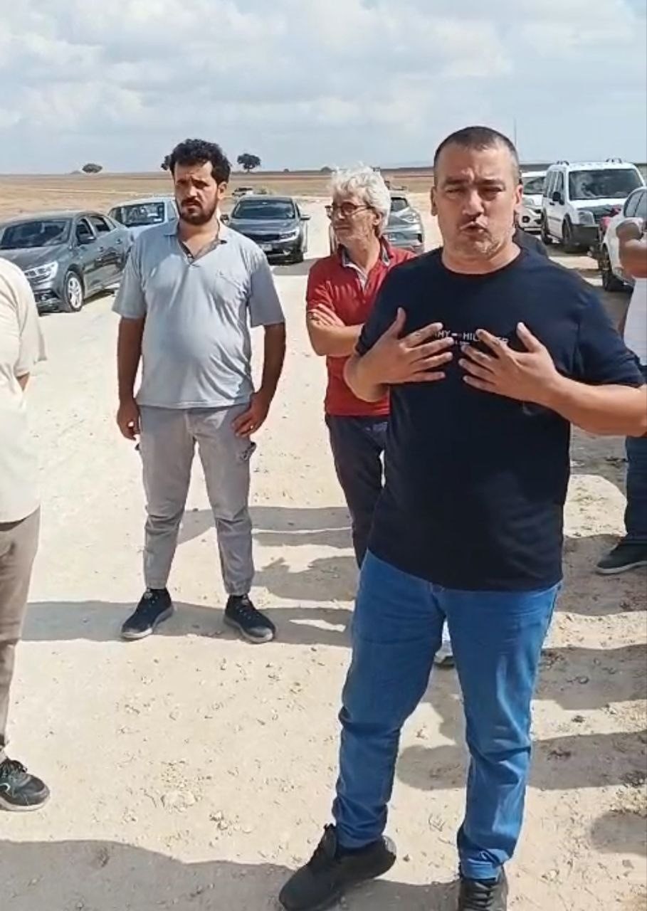 Devlet depremzedeye ev yaptı, belediye yolunu yapamadı
