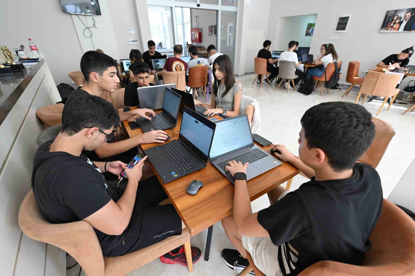 Mersin’de genç beyinler uzay ve teknoloji için yarıştı
