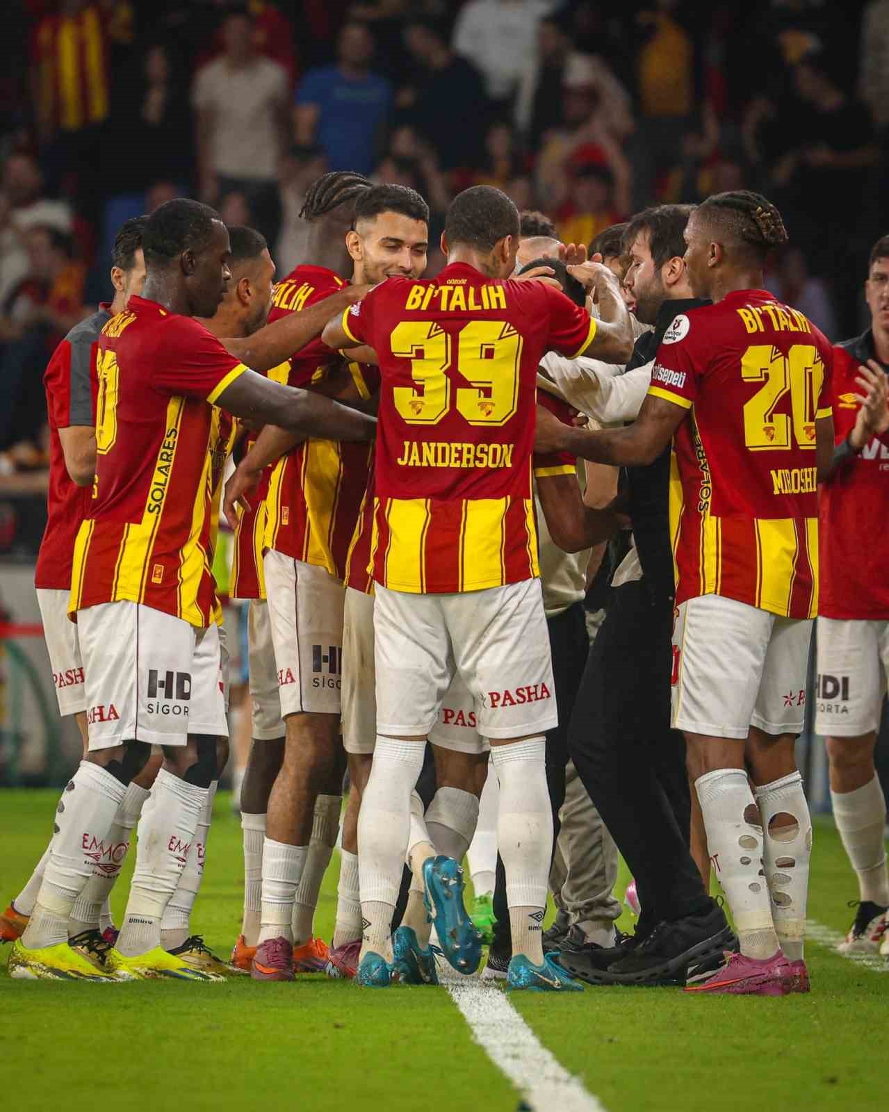 Göztepe, savunmasıyla dikkatleri çekiyor
